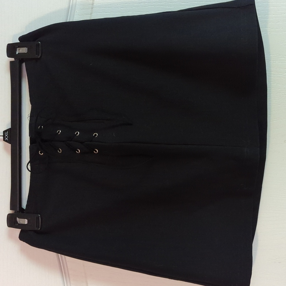 Laced up front mini skirt